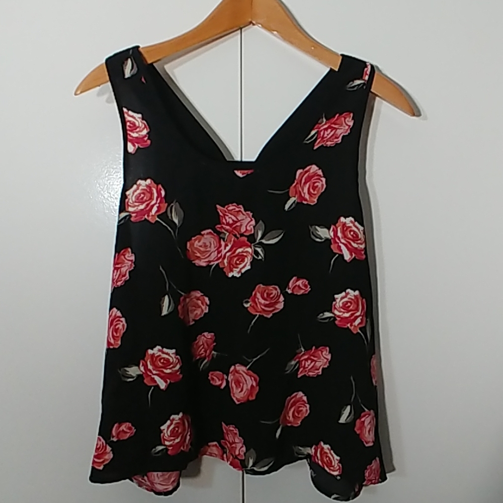 Xhilaration Rose Pattern Crop Top